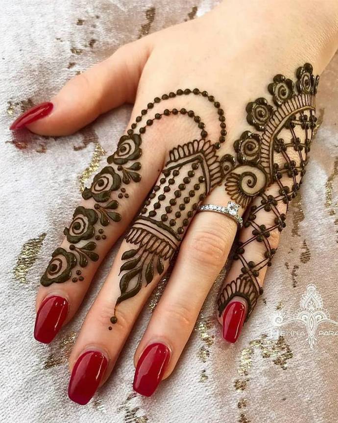 Mehndi Finger Design