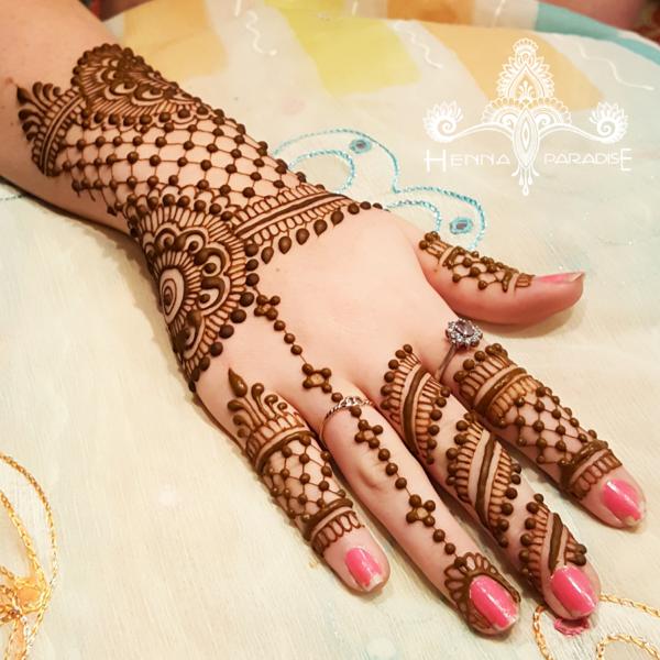 Simple and Delicate Mehndi Designs